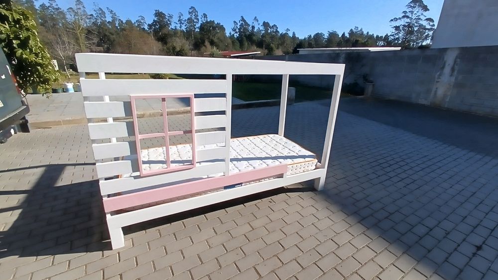 Cama montessuriana com colchão