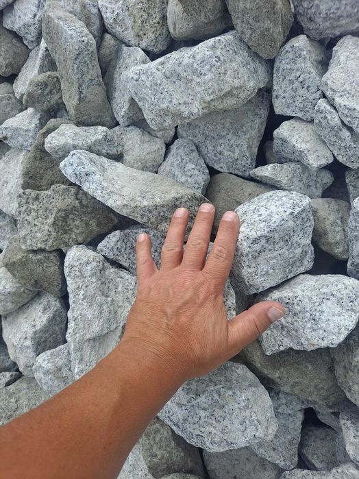 Kamień Grys biały wapienny, wapień ozdobny ogrodowy mała wywrotka