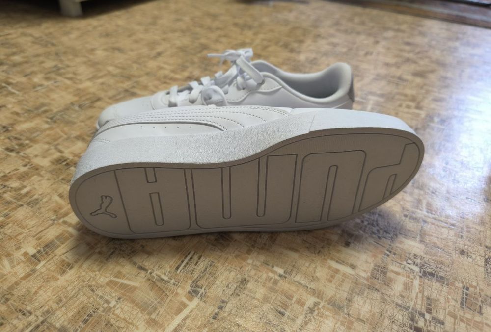 білі кросівки Puma