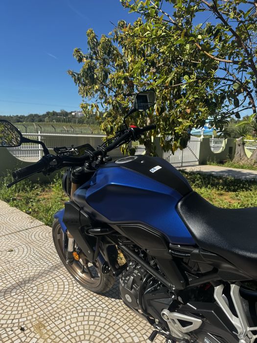 Honda cb300r com 19 mil