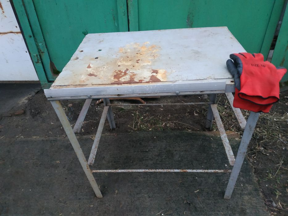 Стол металлический. Бу.