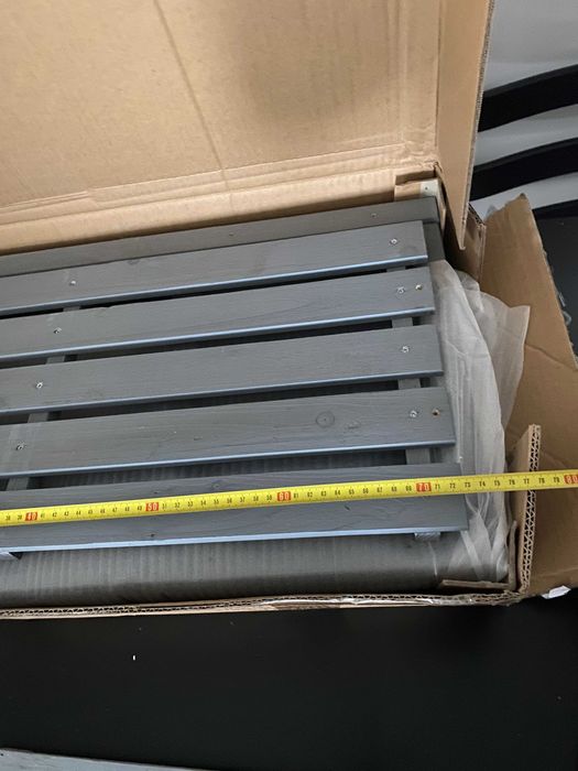 Drewniany kwietnik do ogrodu