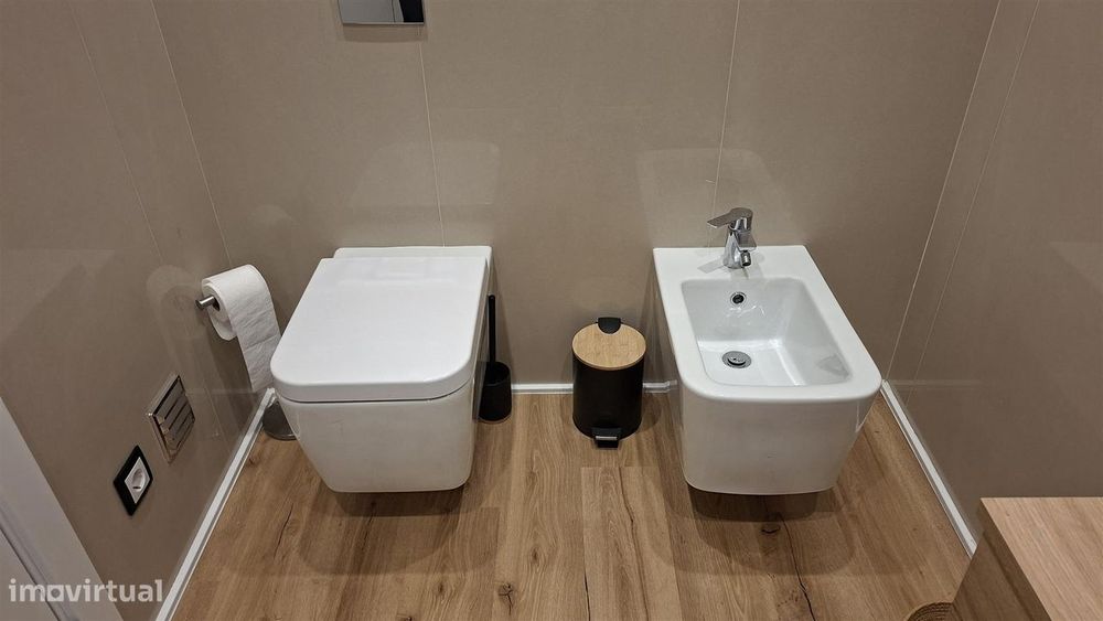 Apartamento T3 com varanda e garagem em Faro