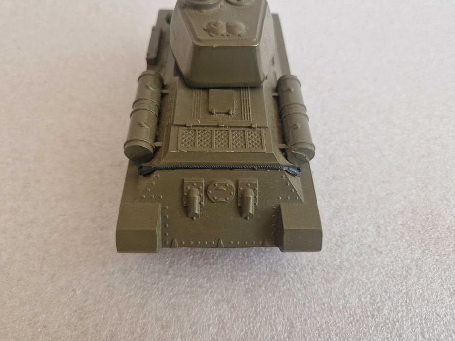 Танк Т-34 Арсенал. 1:43 масштаба. Модель от завода Арсенал