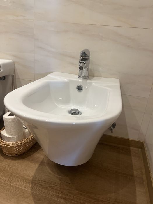 Bidé suspenso - quase novo