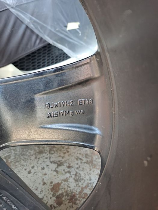 Jantes 19” e pneus 235/55R19 - Mercedes GLC