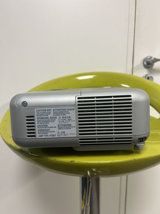 Projetor NEC com cabo