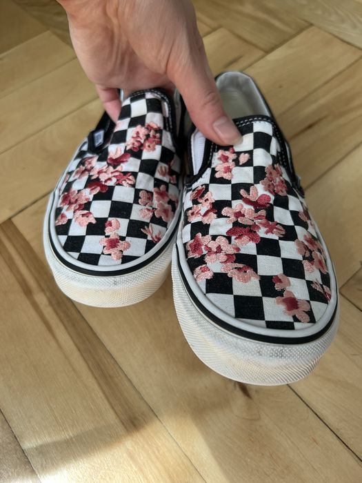 Сліпони  35 розмір Vans Cherry Blossom з вишивкою