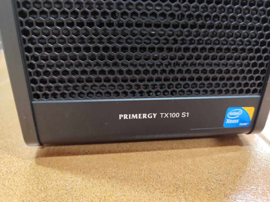 Servidor Fujitsu PRIMERGY TX100 S1 (XEON)