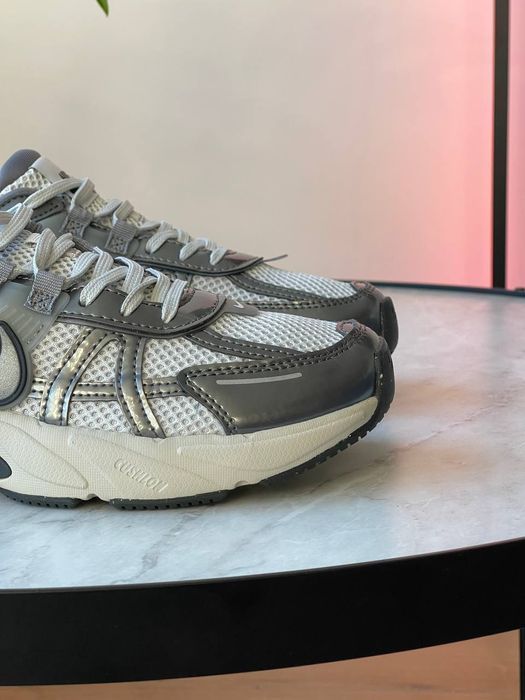 Кросівки Кроссовки Nike V2K Run Pure Platinum Wolf Grey повсякденні