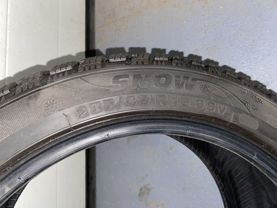 Opony zimowe Kormoran Snow 235/45R 18 98 V XL