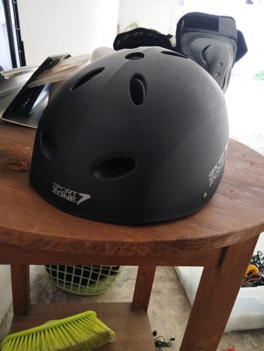 capacete+ joelheiras + caneleiras