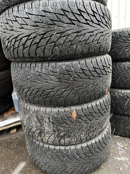 225/55/17Nokian Hakkapeliitta R2