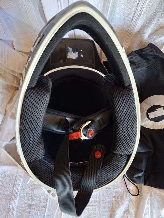 Capacete SixSixOne Strike