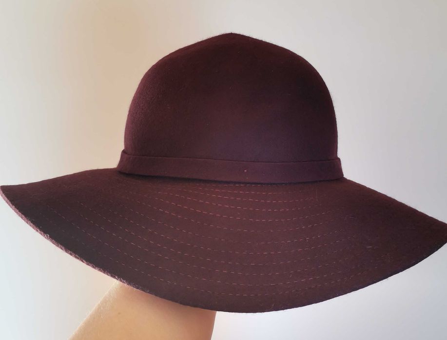 Elegancki kapelusz Benetton