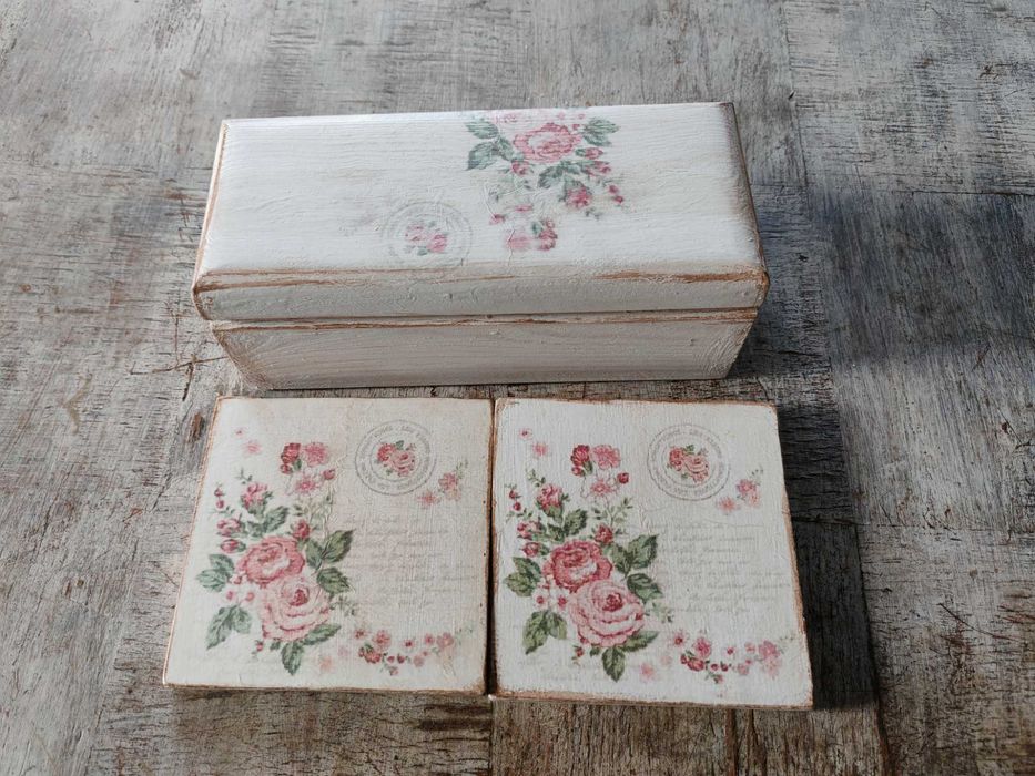 Pudełko i podstawki drewniane zdobione techniką decoupage.