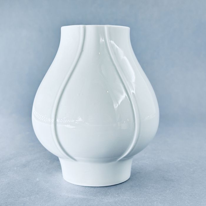 lata 70/80-te piękny designerski biały wazon porcelanowy