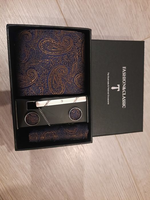 Zestaw męski krawat, poszetka, spinka do krawata, spinki do mankietów