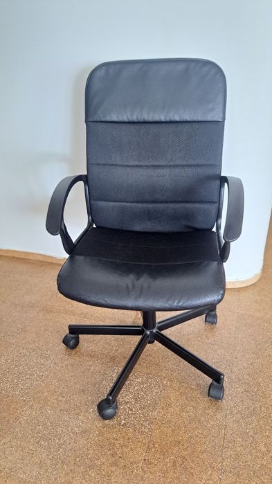 Cadeira IKEA modelo Renberget