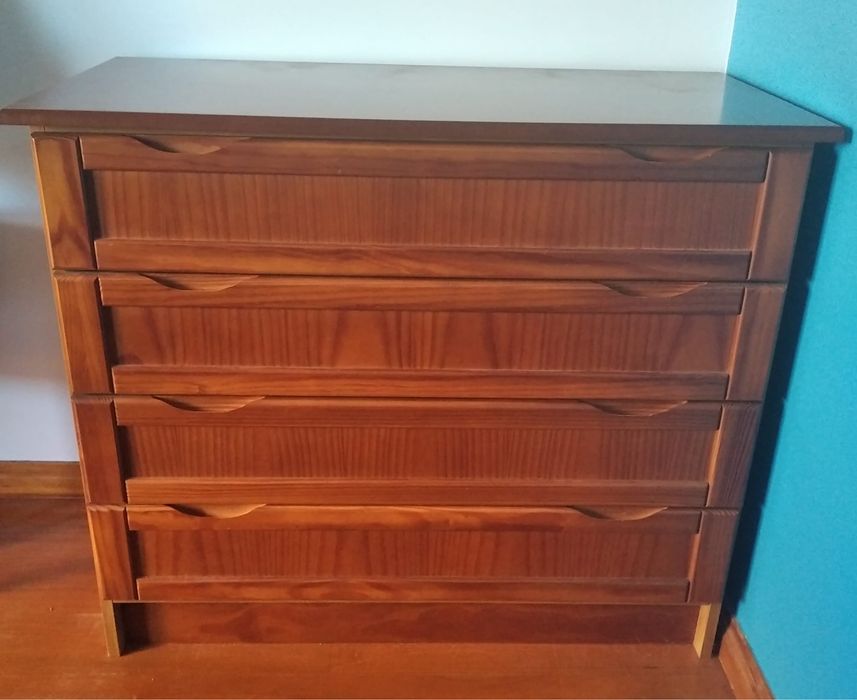 Mobilia de quarto de solteiro - Pinho Mel