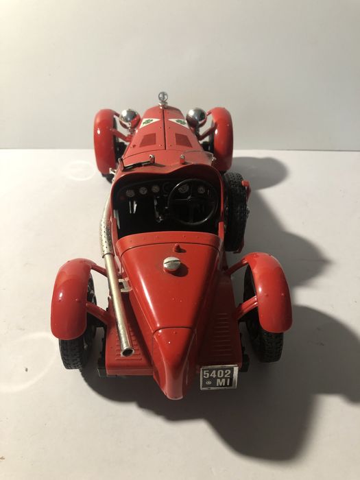 Alfa Romeo 2300 Monza escala 1/18