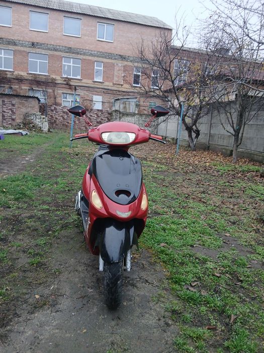 Продам скутер и запчасти.