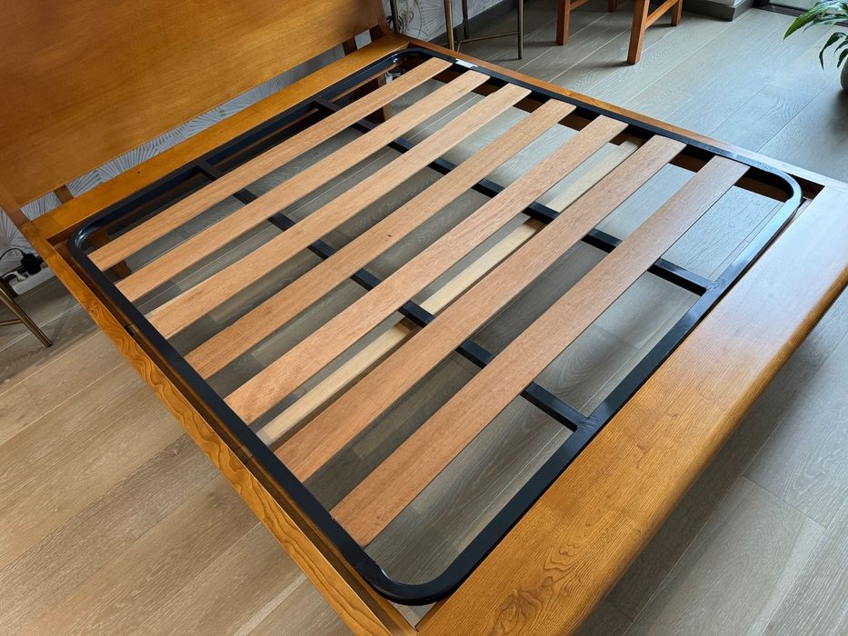 Conjunto de quarto, madeira maciça, muito bom estado