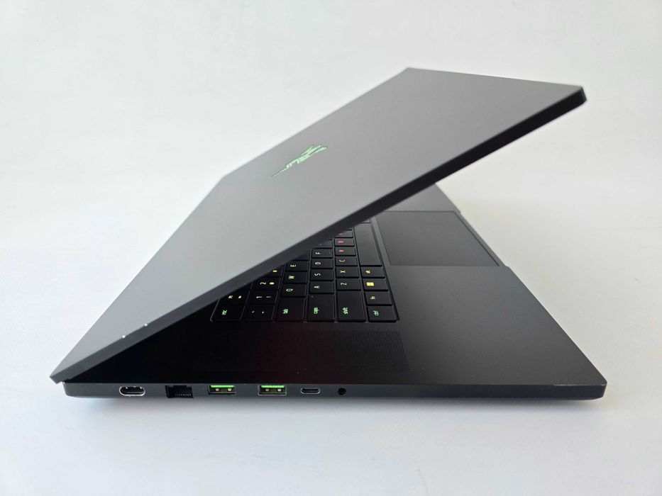 Razer Blade 17 (2022) i7 12800H/RTX 3070TI/RAM 16GB/SSD 1TB/360Hz