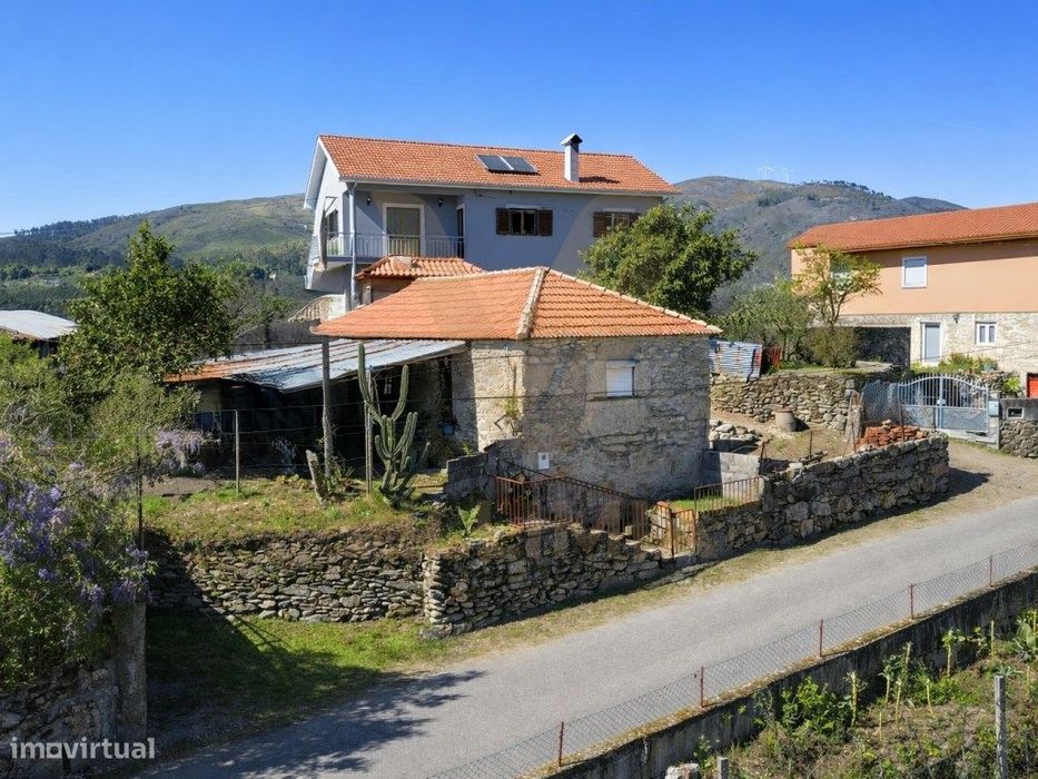 Propriedade com Duas Casas e Terrenos | Sá - Arcos de Valdevez