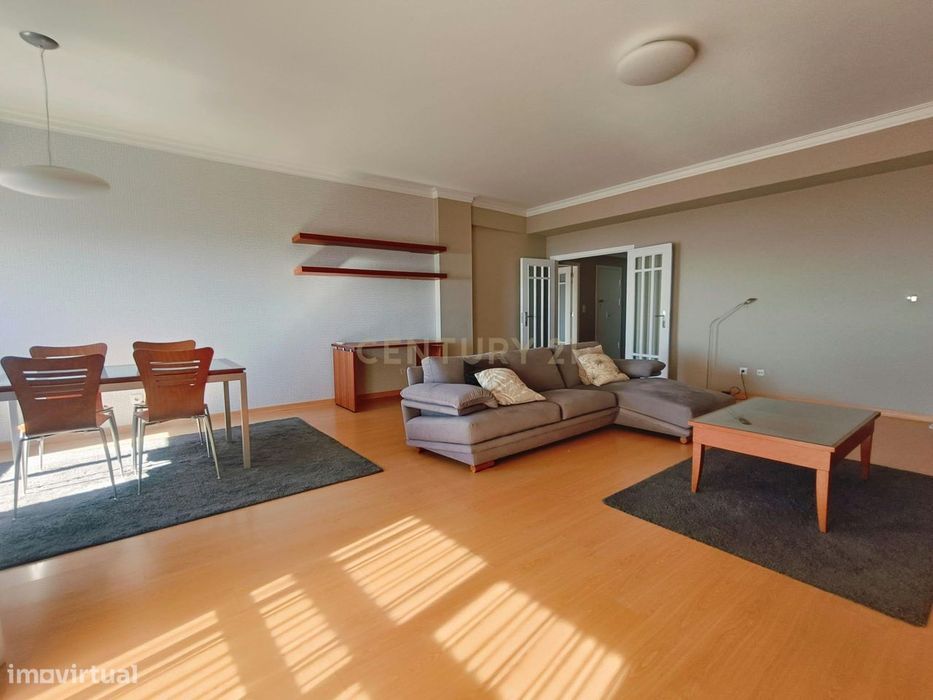 Fantástico T4 de 175 m² com Vista Rio e excelente  Localização na Póvo