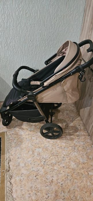 Прогулянкова коляска CARRELLO Bravo