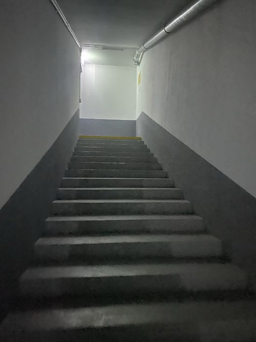 Продається 2-к квартира в центрі Запоріжжя: безпека, тиша та простір!