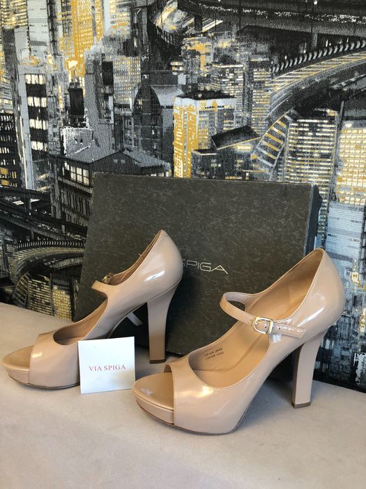 Продам новые лакированые туфли Via Spiga 8,5 размер