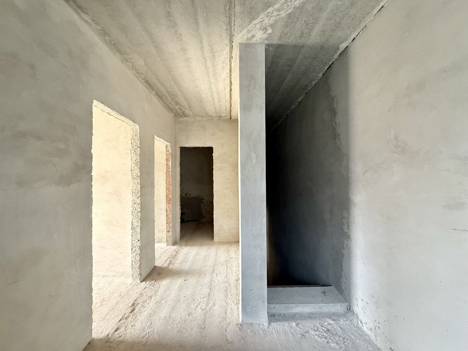 Зданий таунхаус з гаражем та міськими комунікаціями поруч озера!