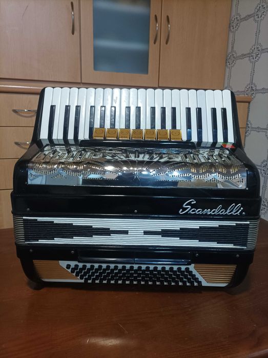 Acordeão Scandalli 80 baixos