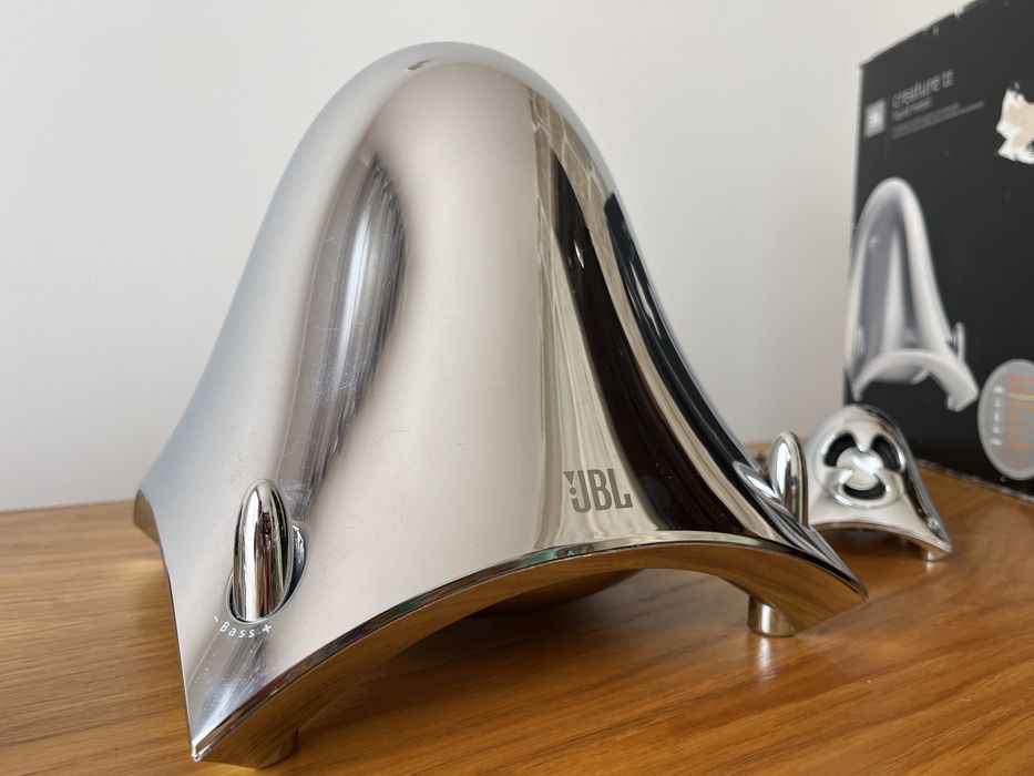 Colunas JBL Creature II Liquid Metal edição limitada