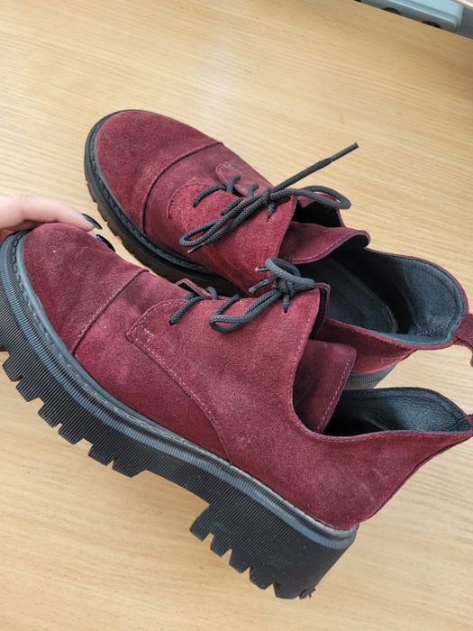 Жіночі дербі з натуральної замши