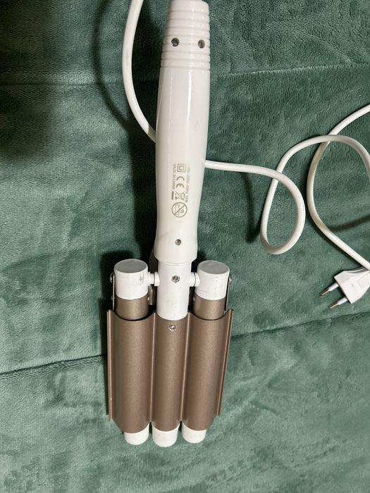 Babyliss triplo. Cor branca.