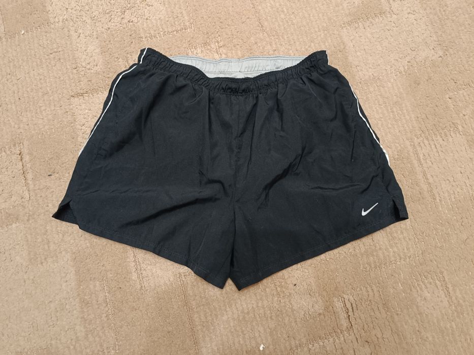 жіночі спортивні шорти найк