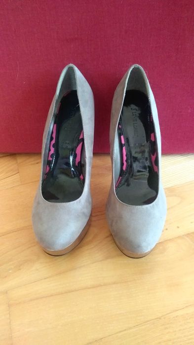 Buty na obcasie LOVE LABEL