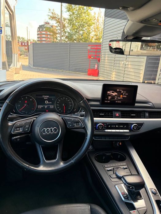 Audi a4 2017 року