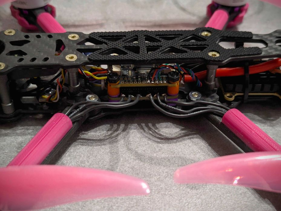 FPV Dron 5" Freestyle/Cinematic 6S analog elrs 1.6W VTX