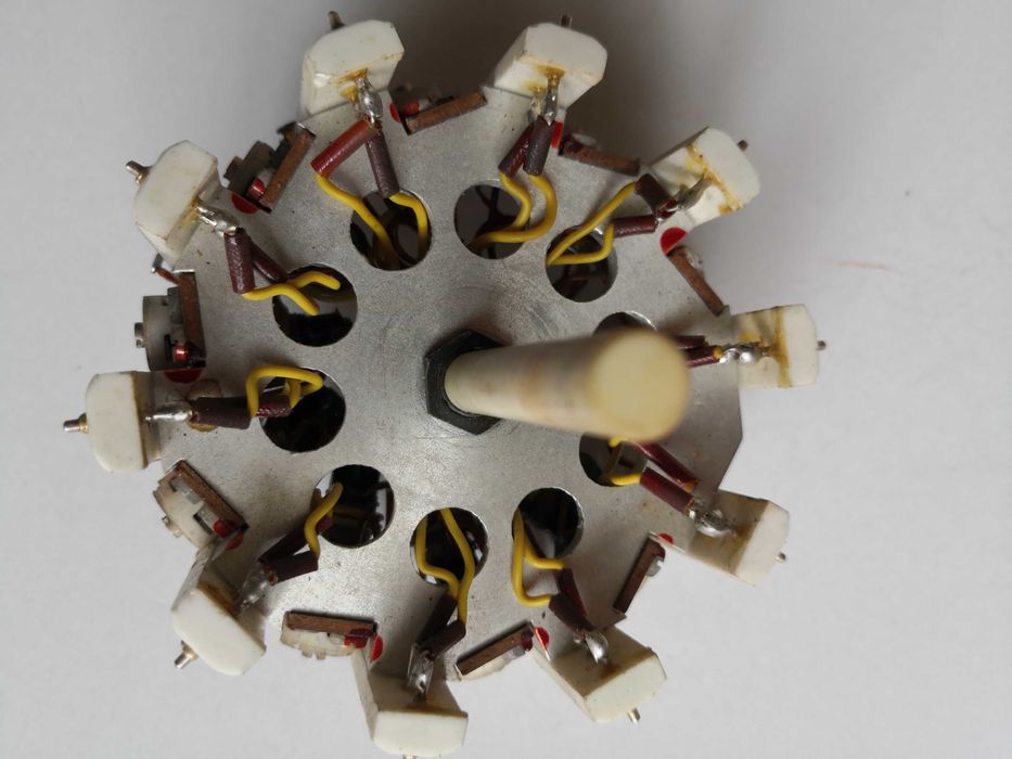 Stary przełącznik ceramiczny- radiostacja