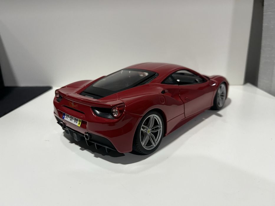 Ferrari 488GTB 1:18 ( Descriçao)