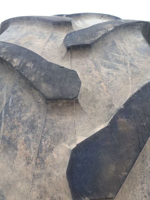 Opony wzmocnione TRELLEBORG 520/85 R - 38 (20.8 38) RADIALNE Para