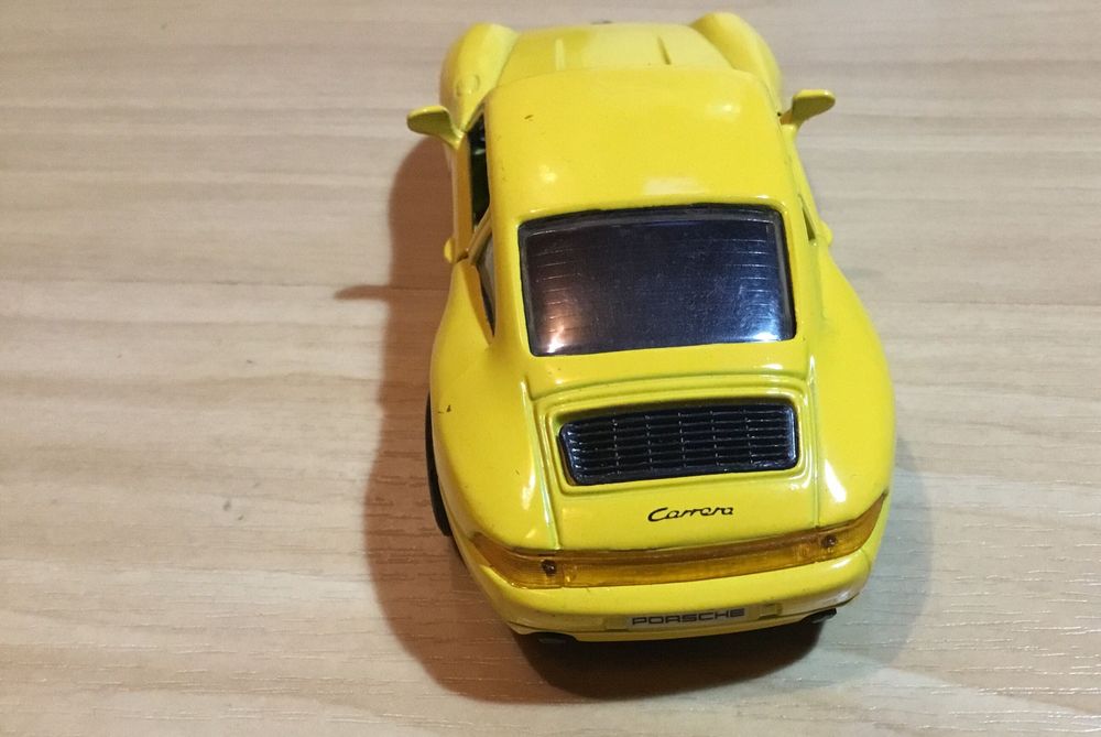 Miniatura Porsche 911 Carrera da Maisto escala1/36