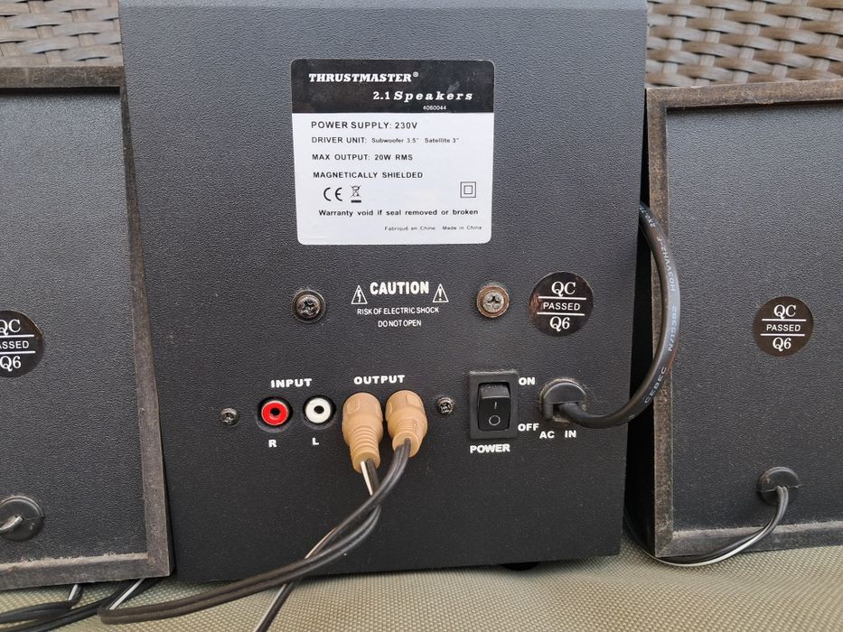 Sistema de som Thrustmaster 2.1