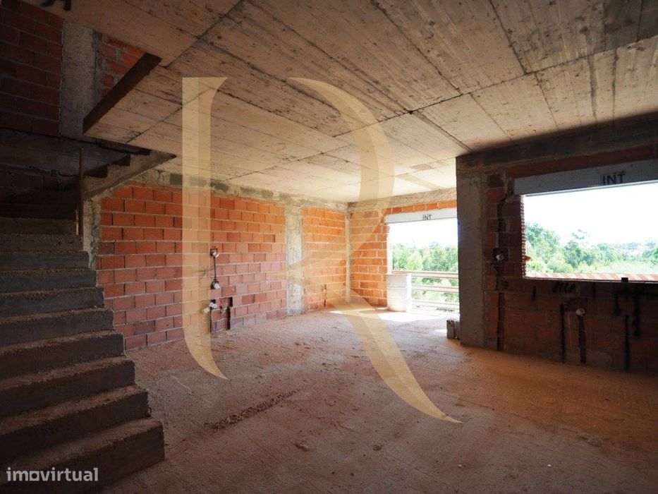 Apartamento novo duplex T3+2 com garagem, elevador e varandas em Va...