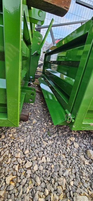 Skrzynia, kosz załadunkowy malowany proszkowo do ciągnika