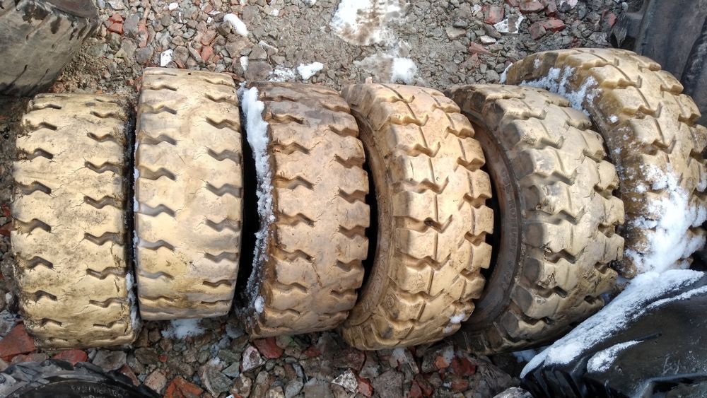 Opony pełne 18x7-8 Continental 180/70-8 białe wózek widłowy Linde stil